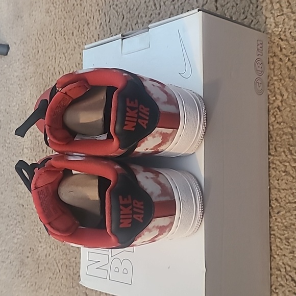 Nike - Picture 4 of 5